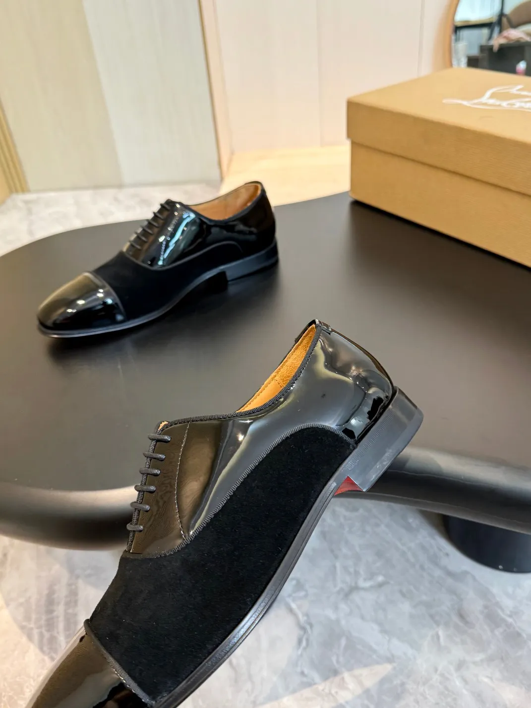 💰960 Christia*.Loubouti* high-end men's business formal leather shoes, original genuine cowhide red sole, imported Italian cowhide outsole, first-layer cowhide, water-dyed cowhide lining, high-end luxury. Size: 39-44 (customized at 38.45.46)✅
